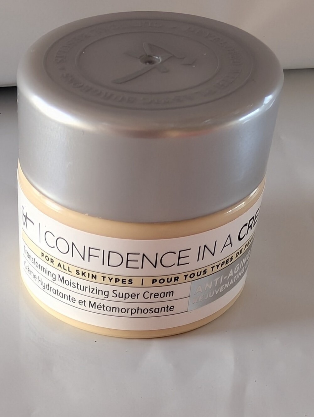 it cosmetics Confidence In A Cream Moisturizing Jar. Travel Size